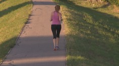 Bežkyňu na hrádzi v Nitre brutálne dobil muž. Útočníkom je údajne podľa polície Ukrajinec (20)