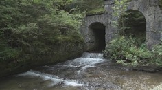 Nikto nevie, komu patrí 140-ročná unikátna stavba. Problém je, že sa rozpadáva