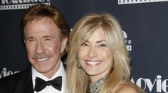 Chuck Norris tvrdí, že mu v nemocnici otrávili manželku. Varuje ľudí pred touto látkou