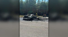FOTO: Tragická zrážka auta a motorky pri Malackách. Vypukol požiar, jeden človek zahynul