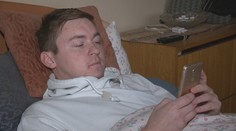 Lukáš po vážnej chorobe bojuje o každé euro, chcel spätne vyplatiť sirotské