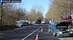 Iba 14-ročný šofér na BMW zostrelil z cesty pri Košiciach  dôchodcu na škodovke