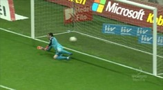 Podvod, korupcia či len nevydarený zákrok? Brankár "pustil" ľahkú strelu