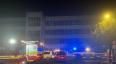 Máme dosť stresu doma aj v škole, nechceme čeliť ešte aj bombovým vyhrážkam, odkazujú polícii stredoškoláci