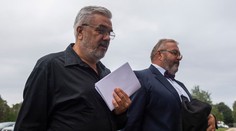 Agh, po ktorom vyhlásili pátranie, je v Londýne. Tvrdí, že na súde je „zmätok“ a do väzenia neplánuje nastúpiť