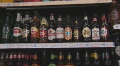 Škóti idú bojovať proti nadmernému pitiu opatrením, ktoré nemá obdobu