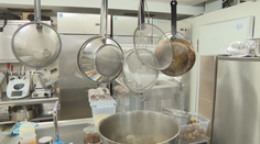 Bol právnikom, dnes stojí pri sporáku. Aj takto končia niektorí odborníci na Slovensku