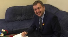 Zrodila sa miliónová stávka k brexitu. Za všetkým je tento multimilionár