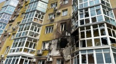 Dron zasiahol bytovku v ruskom meste Voronež. Hlásia zranených