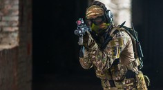 Navrhli obviniť mladíkov, ktorí strieľali z auta. Je medzi nimi aj starostov syn