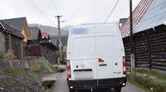 Dodávka pri cúvaní zachytila chodkyňu. Žena (†64) zraneniam podľahla