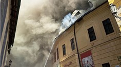 Opatrenia po obrovskom požiari v Banskej Štiavnici. Mesto dočasne uzatvára časť námestia pre peších aj autá