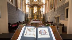 Takáto luxusná Biblia tu ešte nebola!