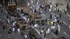 Hlavný kyjevský bulvár lemuje zničená ruská technika. Nie je to náhoda, má to významnú symboliku