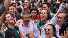 Nech žije Mexiko a nech žije Kórea! Mexičania nosili na ramenách juhokórejského konzula