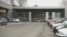 Do práce si nemôžu objednať jedlo. Musia využívať jedáleň, s ktorou nie sú spokojní