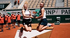 RG: Češka Krejčíková sa stala členkou exkluzívneho klubu. Po dvojhre má titul aj v debli