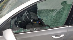 Pri nákupnom centre v Pezinku zachraňovali štvormesačného chlapčeka zo zamknutého auta