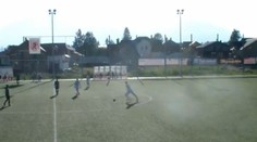 Z okresných futbalových trávnikov: Famózny gól z vlastnej polovice ihriska