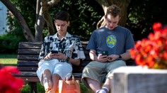 Stratení v realite. Medzi mladými sa rozširuje fenomén, s ktorým si mnohí nevedia dať rady