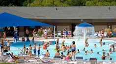 Kontroverzný krok mesta na hraniciach. Cudzincom zakázali vstup do bazéna