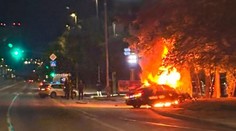 Dramatická nočná nehoda v Bratislave. Zdrogovaný a opitý vodič narazil do stĺpa, auto začalo horieť