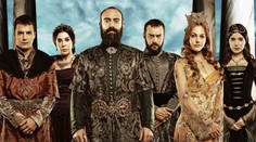 Herec zo Sultána nakrúca s Emirom z Ferihy: Ten sa teda zaguľatil