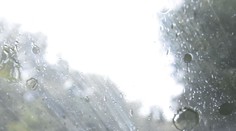 Česko zasiahli silné búrky a prívalové dažde. Pásmo smeruje ku Slovensku