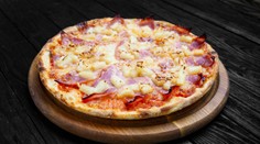Anglická pizzeria bojuje proti ananásu na pizzi. Predáva ju za obrovskú sumu