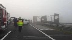 Tragická nehoda v Maďarsku: V dvoch autách po náraze do kamióna uhorelo 7 ľudí