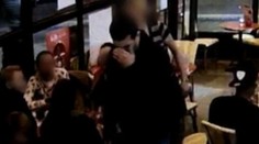 Prvé video, ktoré zachytáva samovražedný výbuch teroristu v Paríži