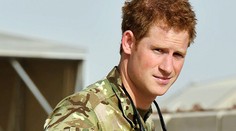 Princ Harry po desiatich rokoch zavesil vojenčinu na klinec