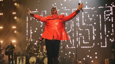 Prekvapenie v podobe dieťaťa číslo 4! Spevákovi ho vynosila náhradná matka