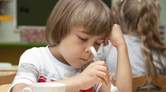 Nová štúdia: S každým jedlom zjeme 114 kúskov plastov