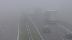 Vodiči pozor. Na viacerých úsekoch ciest si dávajte pozor na hmlu