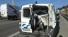 Terénne auto to napálilo do sanitky s pacientmi