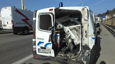 Terénne auto to napálilo do sanitky s pacientmi