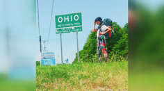 Na korčuliach naprieč Amerikou. Mladá žena každý deň spí inde u úplne cudzích ľudí