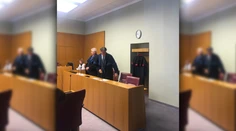Manželku dobodal v aute priamo pred ich očami. Policajti, ktorí neochránili ženu, sa dozvedeli svoj trest