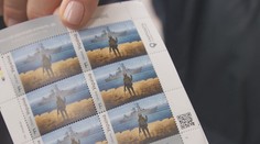 Na Ukrajine začali predávať špeciálnu známku na počesť vojakov z Hadieho ostrova. Čakajú na ňu davy