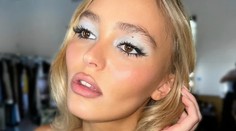 Bledomodré očné tiene vo vás prebudia nostalgiu: Ako ich nosiť moderne?