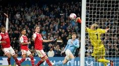 Skaza je dokonaná. Vláda Arsenalu sa blíži ku koncu, City opäť v pole position na titul