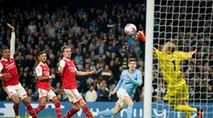 Skaza je dokonaná. Vláda Arsenalu sa blíži ku koncu, City opäť v pole position na titul