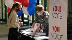 Vyše 10 miliónov Američanov už predčasne hlasovalo v prezidentských voľbách