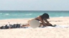 Sex na pláži za bieleho dňa. Dvojicu zatkla polícia