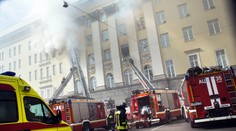 Obrovský požiar bývalého ministerstva obrany v Rusku. Zasahuje 260 hasičov