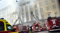 Obrovský požiar bývalého ministerstva obrany v Rusku. Zasahuje 260 hasičov