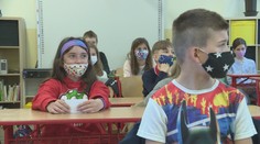 Rúška v školách budú mať žiaci zrejme aj v októbri. Rozhodujúce slovo má pandemická komisia