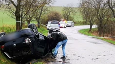 Pri Rimavskej Sobote havarovali na VW Golf bratia. Prežil len ten mladší 16-ročný