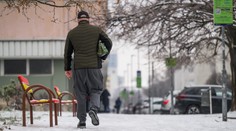 Dajte si pozor na cestách aj chodníkoch: SHMÚ varuje pred poľadovicou takmer na celom Slovensku (+ mapa)